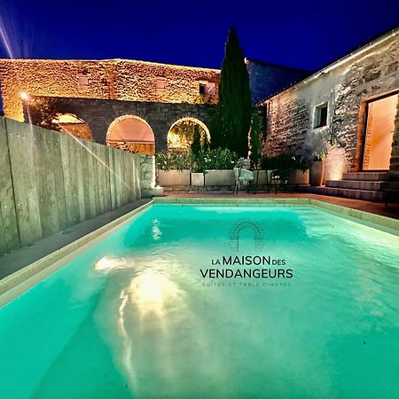 La Maison des Vendangeurs - TABLE D'HÔTES le soir du jeudi au lundi - Jacuzzi - Balnéo SPA - ACCES Piscine pour chambre Grafitti et chambre La Tour Martignargues Esterno foto