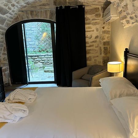La Maison des Vendangeurs - TABLE D'HÔTES le soir du jeudi au lundi - Jacuzzi - Balnéo SPA - ACCES Piscine pour chambre Grafitti et chambre La Tour Martignargues Esterno foto