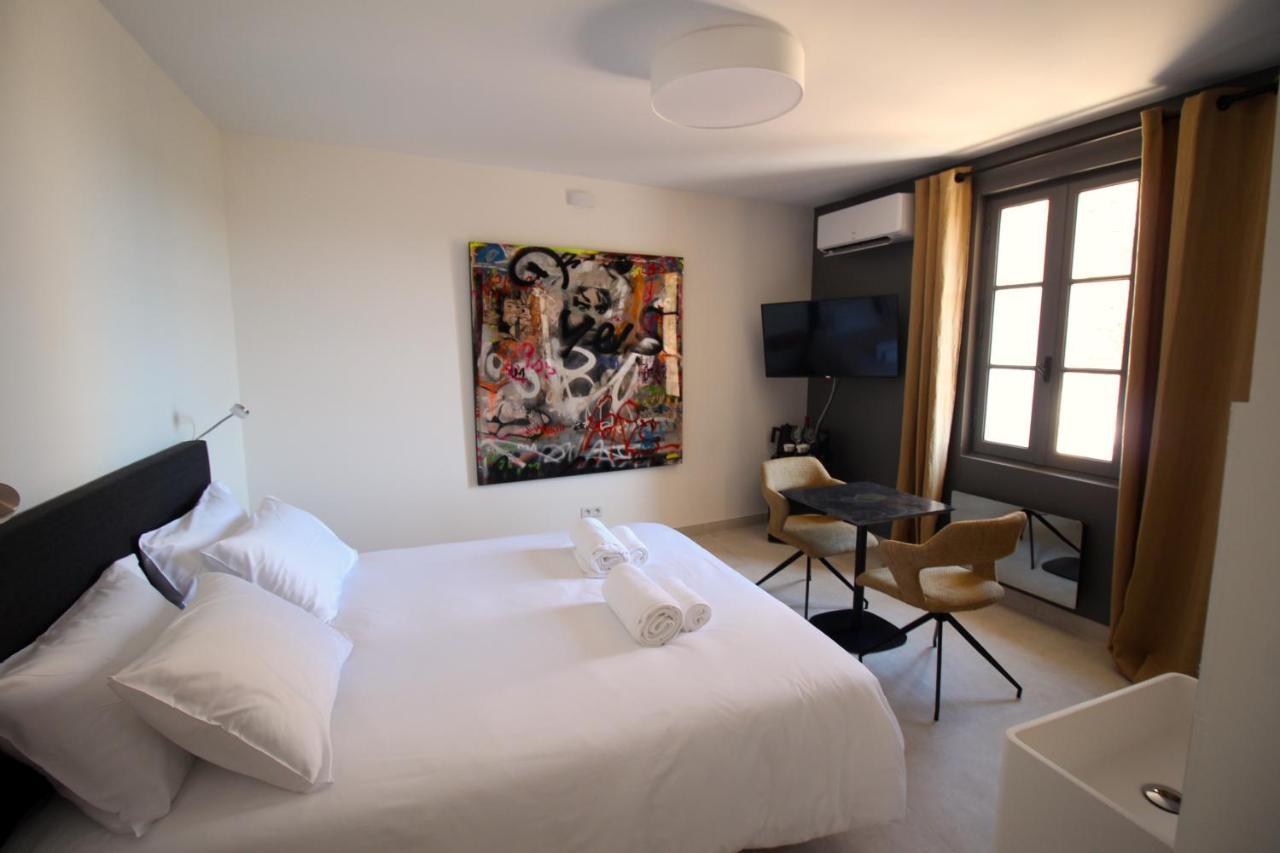 La Maison des Vendangeurs - TABLE D'HÔTES le soir du jeudi au lundi - Jacuzzi - Balnéo SPA - ACCES Piscine pour chambre Grafitti et chambre La Tour Martignargues Esterno foto