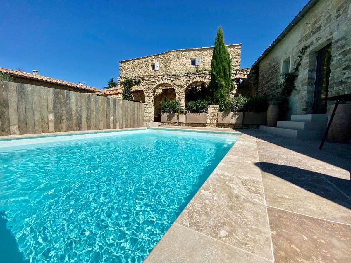 La Maison des Vendangeurs - TABLE D'HÔTES le soir du jeudi au lundi - Jacuzzi - Balnéo SPA - ACCES Piscine pour chambre Grafitti et chambre La Tour Martignargues Esterno foto