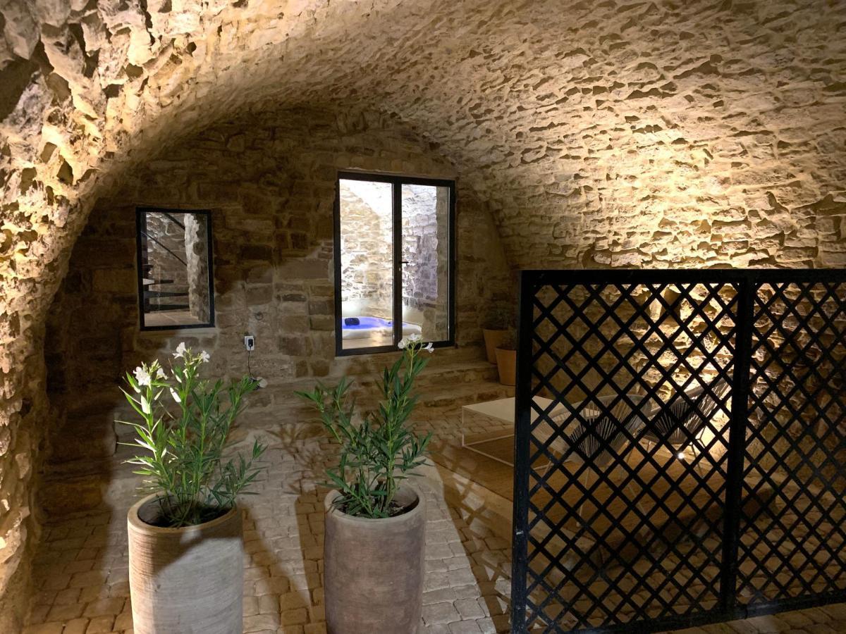 La Maison des Vendangeurs - TABLE D'HÔTES le soir du jeudi au lundi - Jacuzzi - Balnéo SPA - ACCES Piscine pour chambre Grafitti et chambre La Tour Martignargues Esterno foto