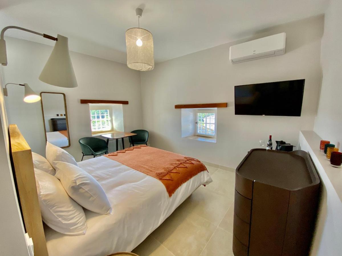 La Maison des Vendangeurs - TABLE D'HÔTES le soir du jeudi au lundi - Jacuzzi - Balnéo SPA - ACCES Piscine pour chambre Grafitti et chambre La Tour Martignargues Esterno foto