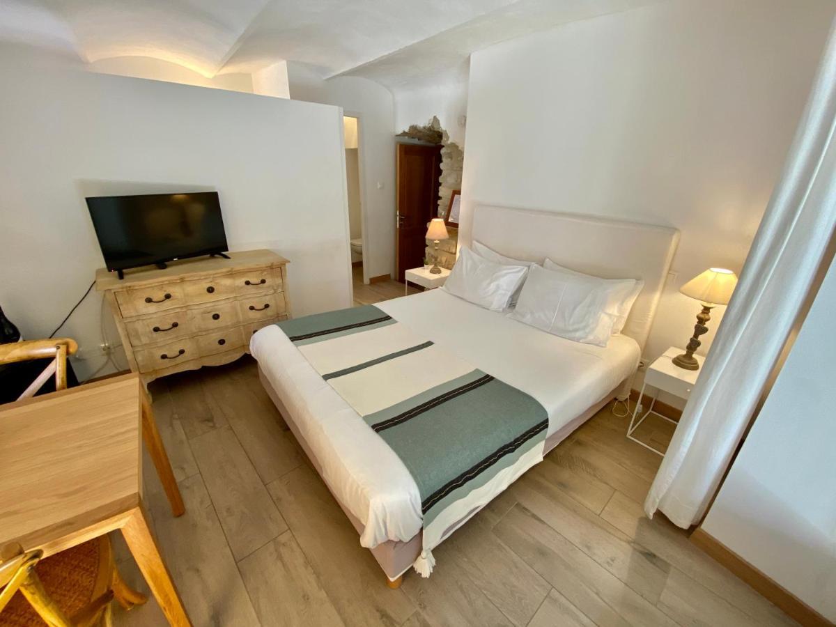 La Maison des Vendangeurs - TABLE D'HÔTES le soir du jeudi au lundi - Jacuzzi - Balnéo SPA - ACCES Piscine pour chambre Grafitti et chambre La Tour Martignargues Esterno foto