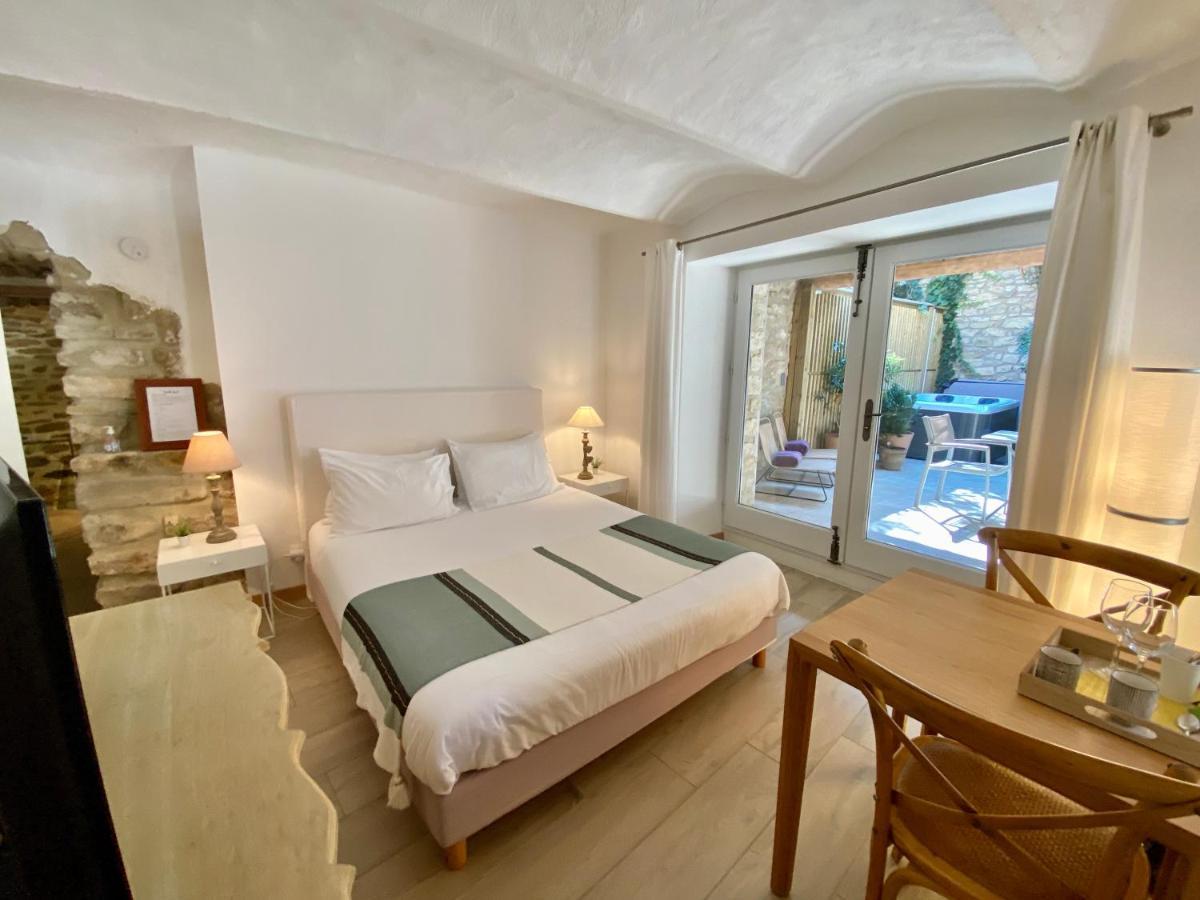 La Maison des Vendangeurs - TABLE D'HÔTES le soir du jeudi au lundi - Jacuzzi - Balnéo SPA - ACCES Piscine pour chambre Grafitti et chambre La Tour Martignargues Esterno foto