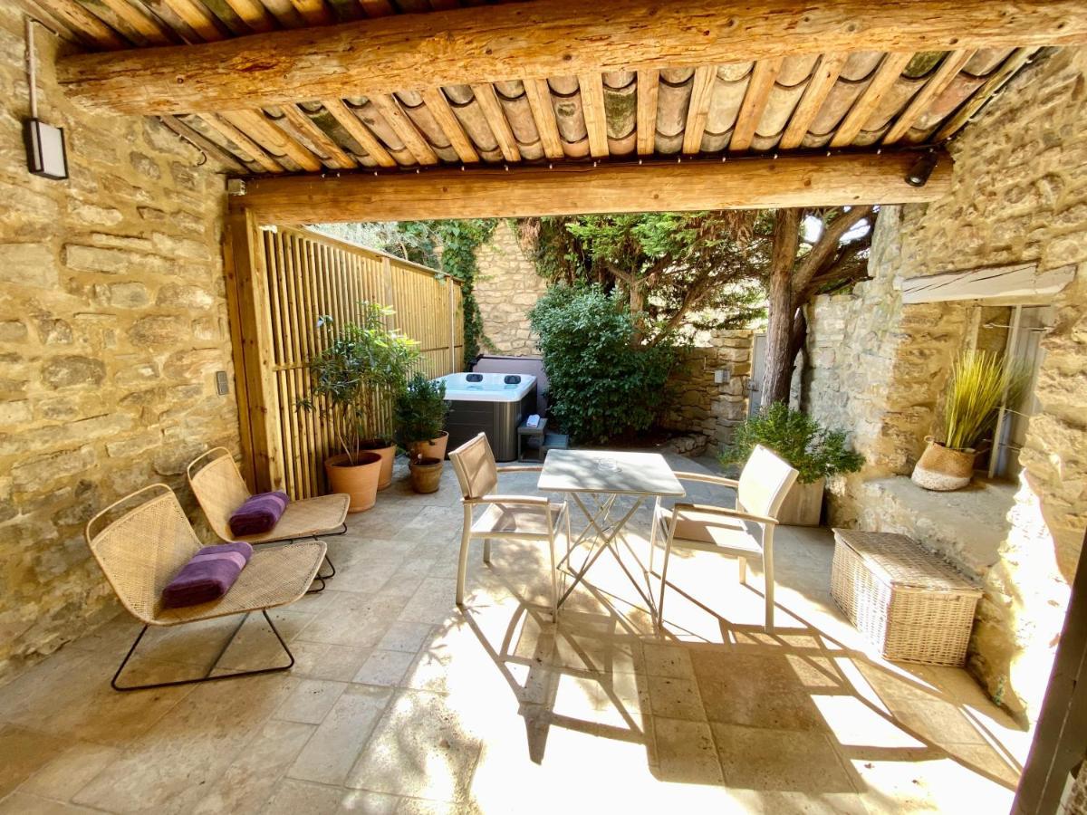La Maison des Vendangeurs - TABLE D'HÔTES le soir du jeudi au lundi - Jacuzzi - Balnéo SPA - ACCES Piscine pour chambre Grafitti et chambre La Tour Martignargues Esterno foto