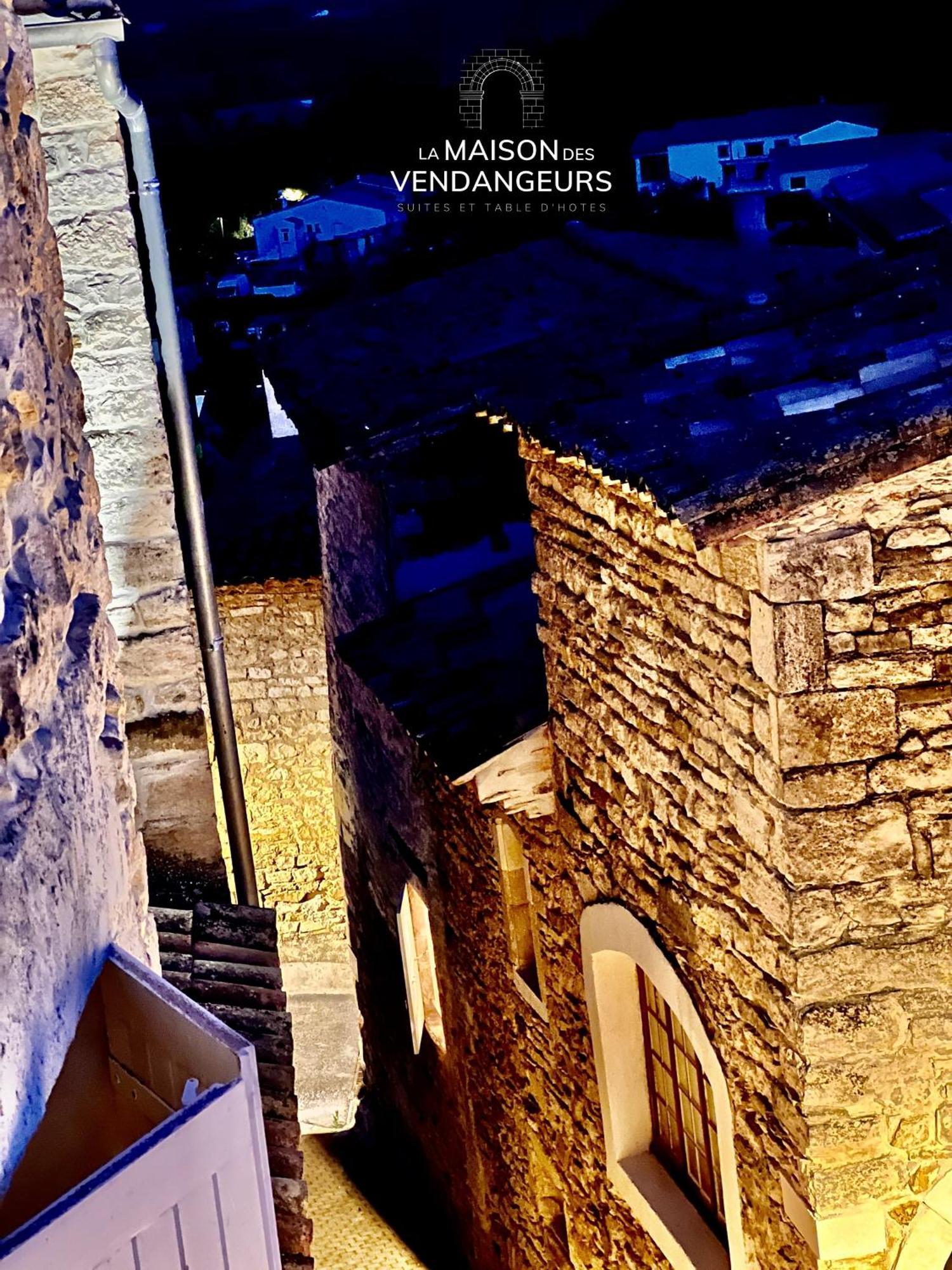 La Maison des Vendangeurs - TABLE D'HÔTES le soir du jeudi au lundi - Jacuzzi - Balnéo SPA - ACCES Piscine pour chambre Grafitti et chambre La Tour Martignargues Esterno foto