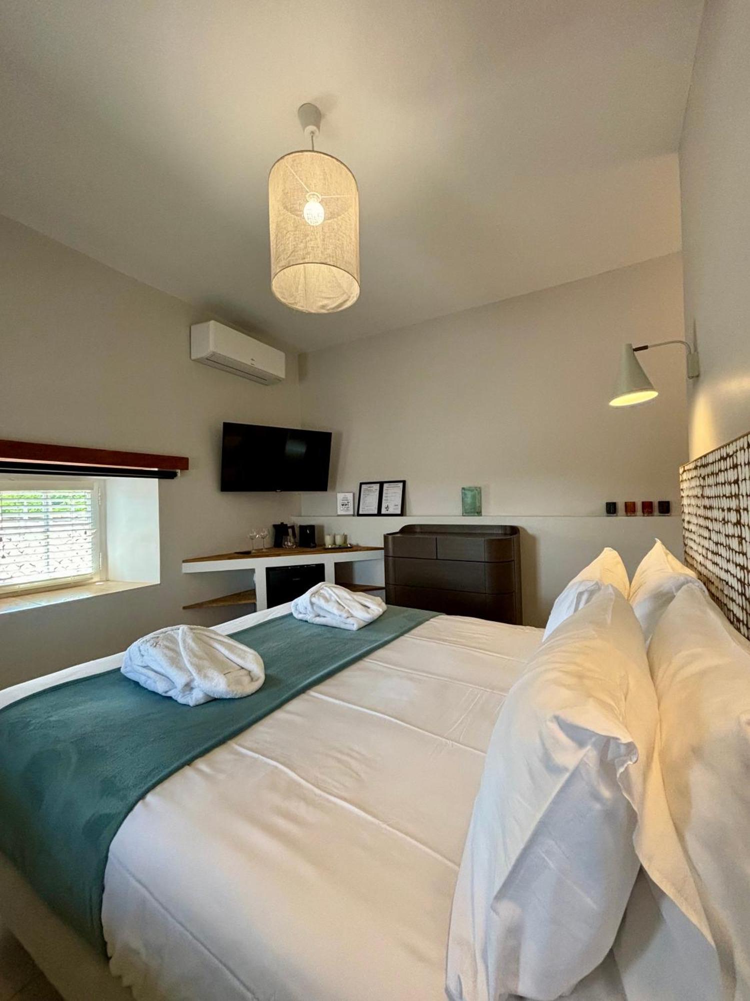 La Maison des Vendangeurs - TABLE D'HÔTES le soir du jeudi au lundi - Jacuzzi - Balnéo SPA - ACCES Piscine pour chambre Grafitti et chambre La Tour Martignargues Esterno foto