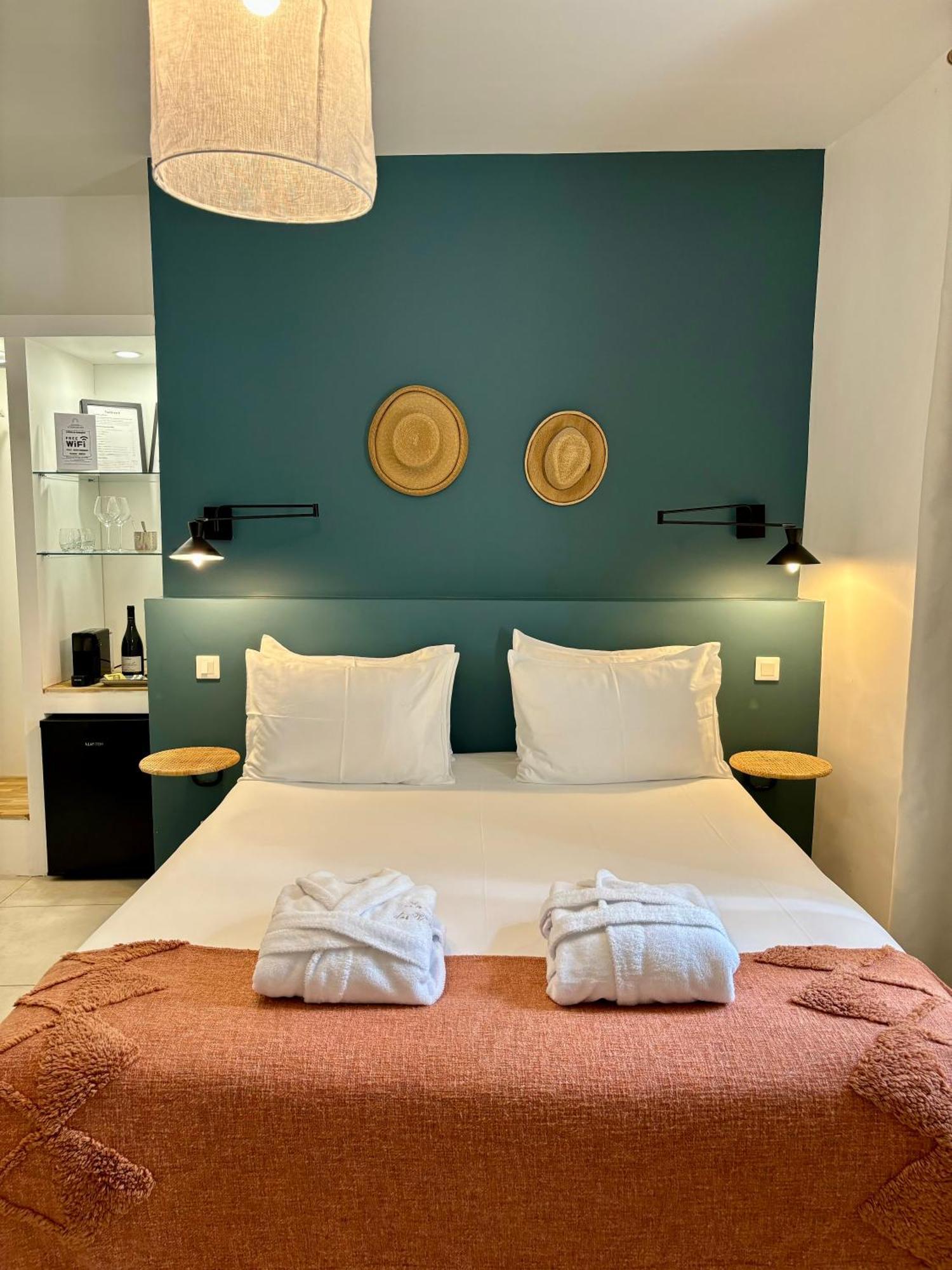 La Maison des Vendangeurs - TABLE D'HÔTES le soir du jeudi au lundi - Jacuzzi - Balnéo SPA - ACCES Piscine pour chambre Grafitti et chambre La Tour Martignargues Esterno foto