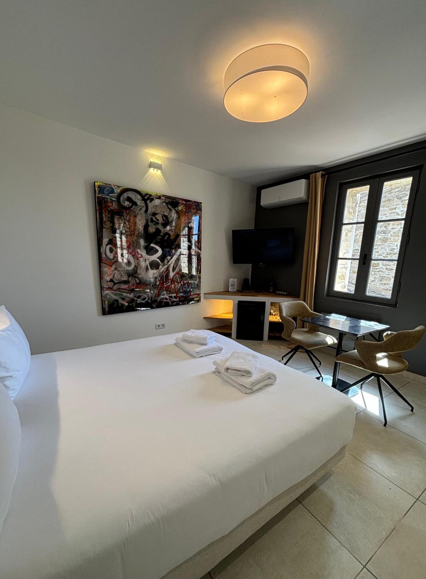 La Maison des Vendangeurs - TABLE D'HÔTES le soir du jeudi au lundi - Jacuzzi - Balnéo SPA - ACCES Piscine pour chambre Grafitti et chambre La Tour Martignargues Esterno foto