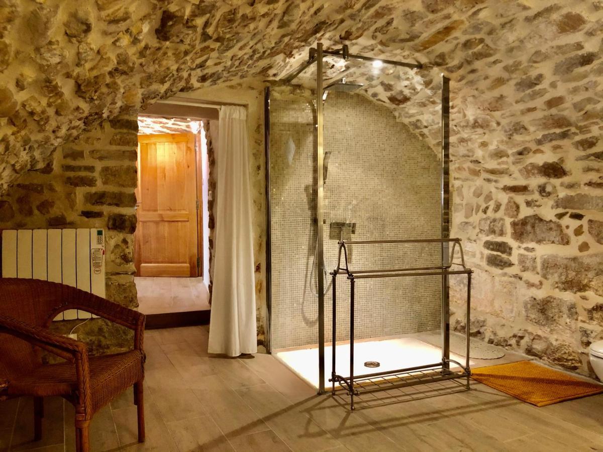 La Maison des Vendangeurs - TABLE D'HÔTES le soir du jeudi au lundi - Jacuzzi - Balnéo SPA - ACCES Piscine pour chambre Grafitti et chambre La Tour Martignargues Esterno foto